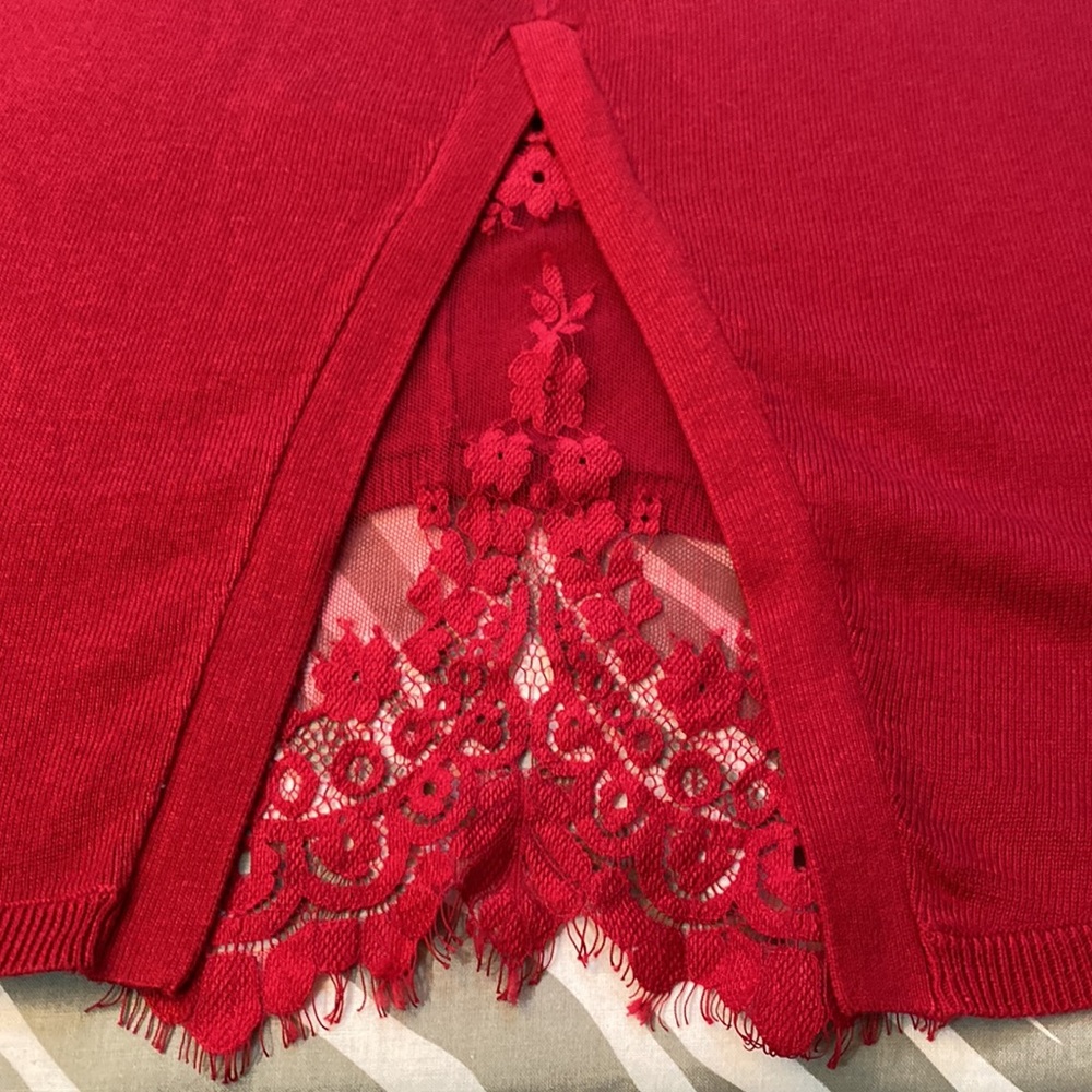 Irregular hem tunic with side slit lace. - Picture 3 of 4